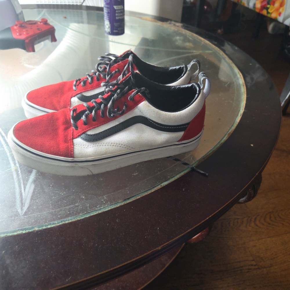 Vans Men's Red and White Sneakers